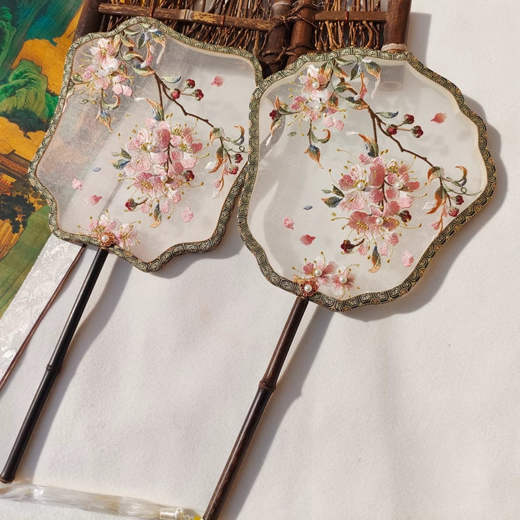 Einseitiger Fächer mit Maschinenstickerei aus Kreppmyrtenblüten (Hanfu & Cheongsam)