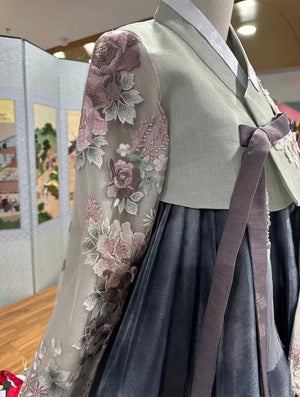 Moonlit Mist Hanbok – Soft Floral Embroidered Jeogori & Cloud-Dye Chiffon Skirt Set - Yandan_Hanfu