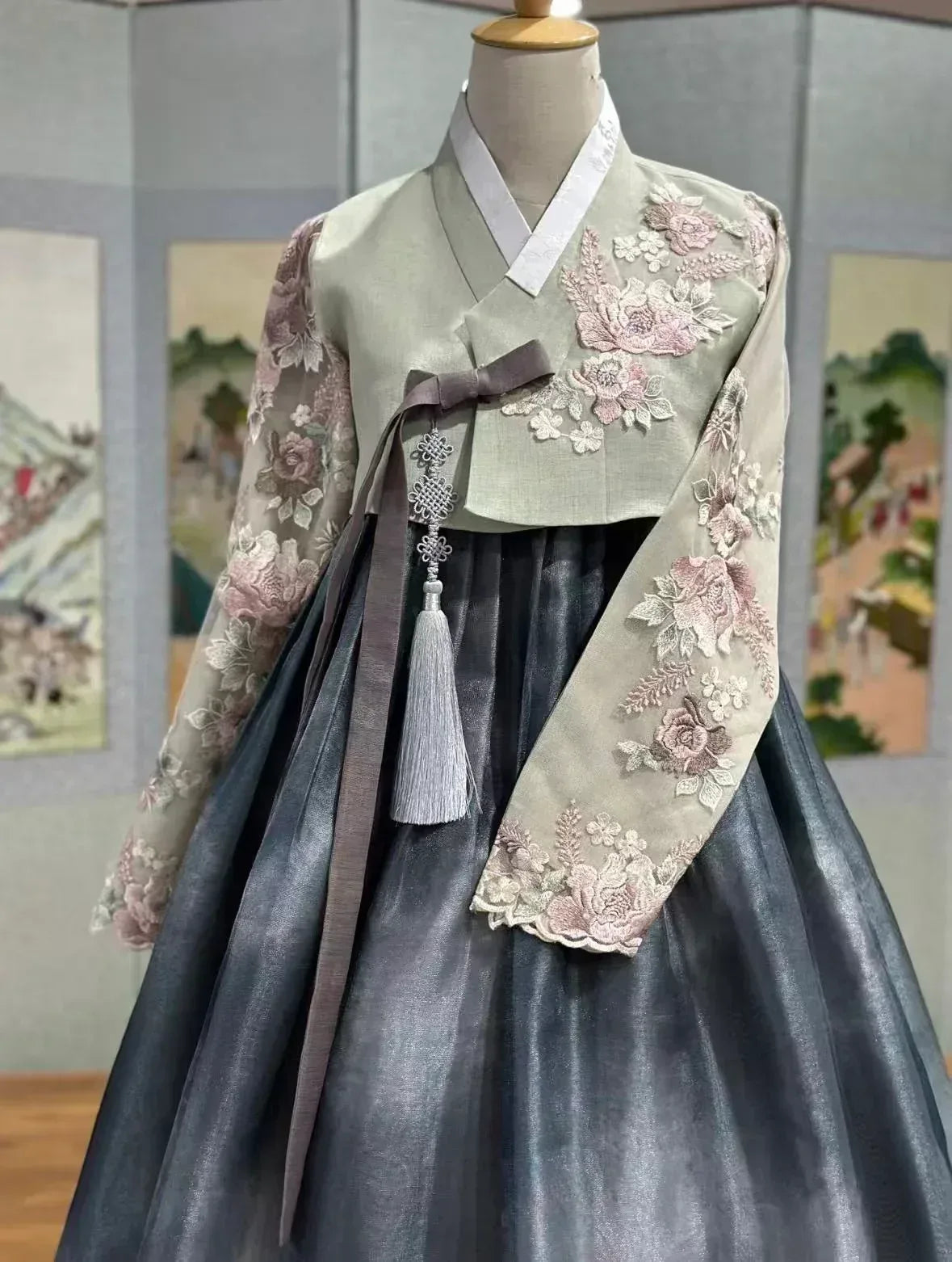 Moonlit Mist Hanbok – Soft Floral Embroidered Jeogori & Cloud-Dye Chiffon Skirt Set - Yandan_Hanfu