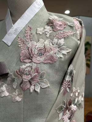 Moonlit Mist Hanbok – Soft Floral Embroidered Jeogori & Cloud-Dye Chiffon Skirt Set - Yandan_Hanfu