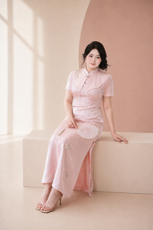 Authentic plus size blush pink cheongsam qipao puff sleeve mandarin collar midi dress modern new chinese style for curvy women standing front