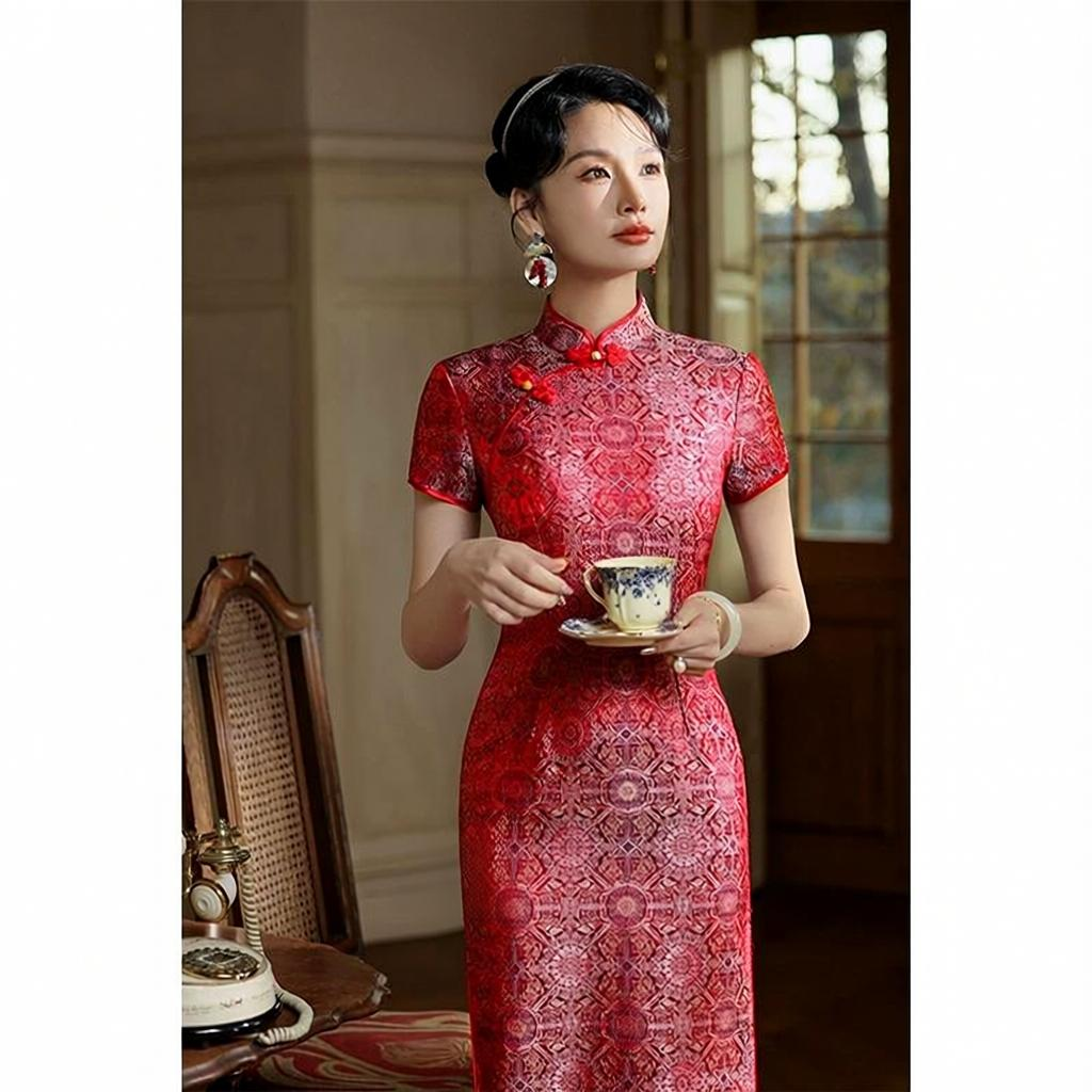 Elegant cheongsam qipao red lace short sleeve slim maxi dress with mandarin collar in vintage elegant style for women side view
