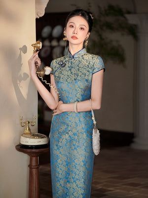 Dusty blue mulberry silk cheongsam short sleeve slim dress with floral jacquard and side slit vintage chic qipao for women back view
