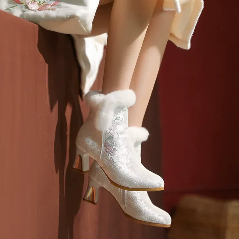 Embroidered Block-Heel Qipao Boots – Chic Oriental Short Ankle Boots for Autumn/Winter - Yandan_Hanfu