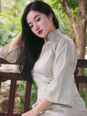 Emerald Flowing-Sleeve Qipao – New Chinese Silhouette with Full Opening & Elegant Plus-Friendly Fit - Yandan_Hanfu