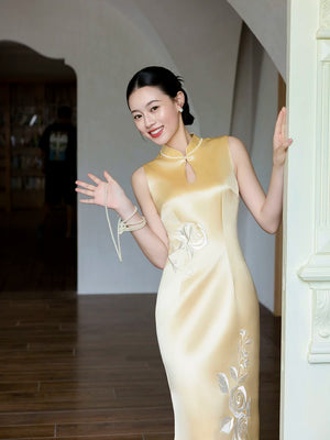 Engagement national style embroidery gold cheongsam acetic acid toast dress for bride wedding toast front view