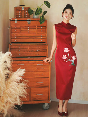 He huanxi traditional red cheongsam embroidered chinese wedding toast dress for women back view