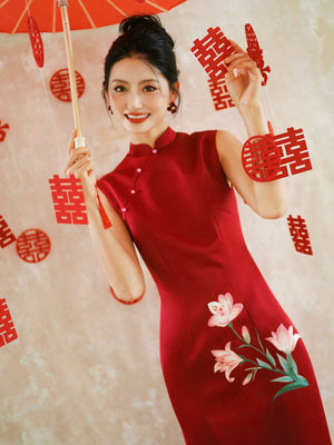 He huanxi wedding toast cheongsam red embroidered traditional chinese dress for bride fabric detail