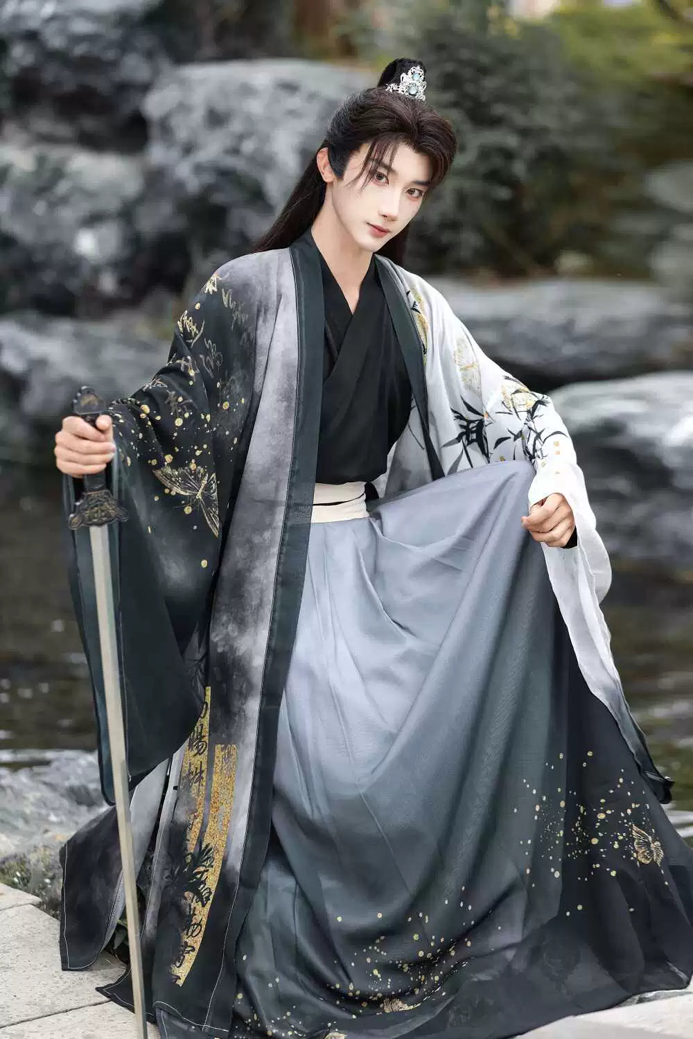 Golden Steps – Ink Bamboo & Butterfly Traditional Hanfu | Unisex Wei-Jin & Song Style Cross-Collar Wide-Sleeve Set