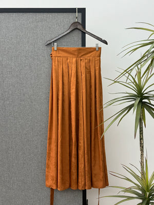 Fusang Elegance – Song Dynasty Inspired Hanfu with Embroidered Top & Flowing Pleated Skirt - Yandan_Hanfu