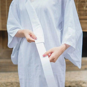 Close-up of a white Yukata Kimono with an adjustable waist tie, offering a comfortable and stylish fit. Ideal for traditional Japanese fashion.