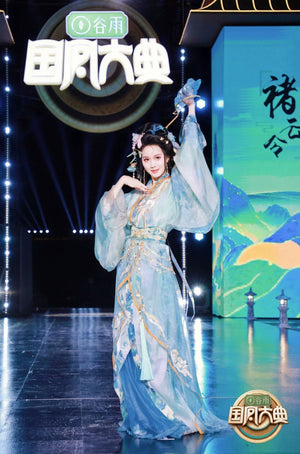 "Listening to Rain in the Misty Mountains" – Ombre Embroidered Hanfu Robe | Showpiece Inspired by the Warring States - Yandan_Hanfu