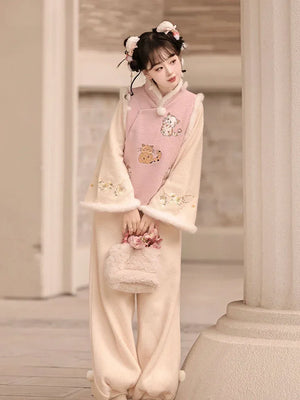 Raccoon Embroidered Hanfu Vest Set for Women – Short Vest with New Chinese Style Lantern Pants & Qipao Skirt, Autumn/Winter Outfit - Yandan_Hanfu