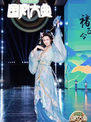 "Listening to Rain in the Misty Mountains" – Ombre Embroidered Hanfu Robe | Showpiece Inspired by the Warring States - Yandan_Hanfu