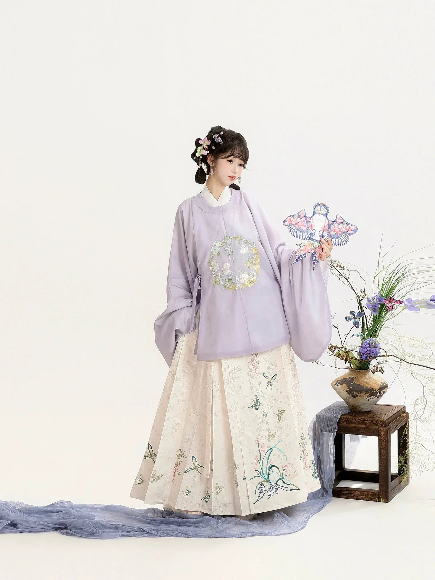 “Moonlit Blossom” Ming-Style Hanfu for Women – Embroidered Round-Collar Top & Mamian Skirt, Autumn/Winter - Yandan_Hanfu