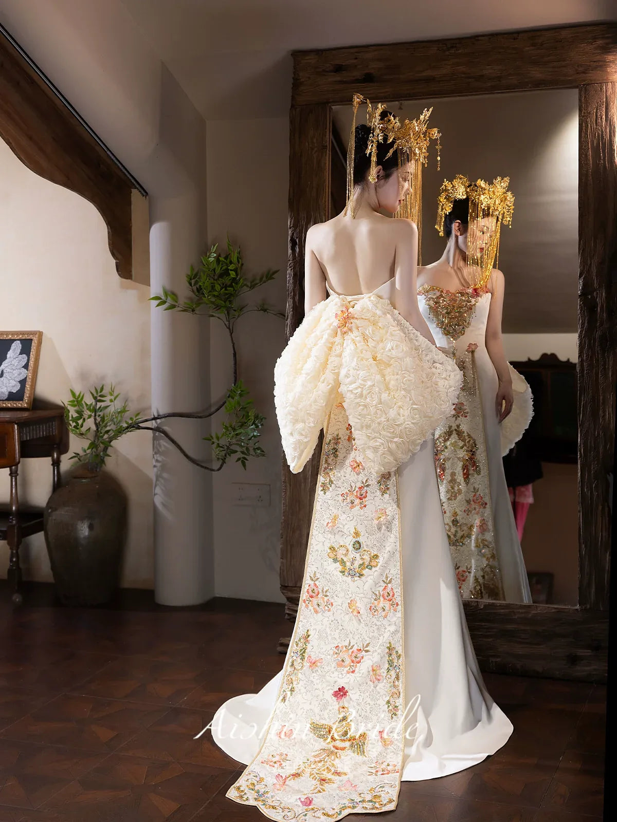 Elegant Toast Dress – Modern Chinese Gown with Exquisite Embroidery for Engagement & Gala Events - Yandan_Hanfu