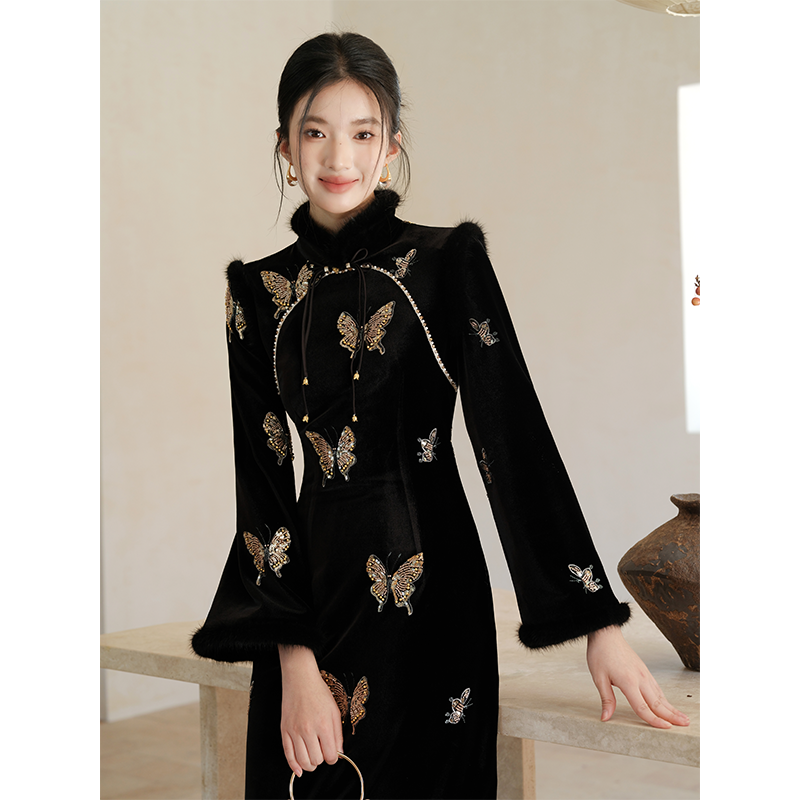Black & Gold Velvet Cheongsam – Modern Chinese Winter Dress with Butterfly Bead Embroidery