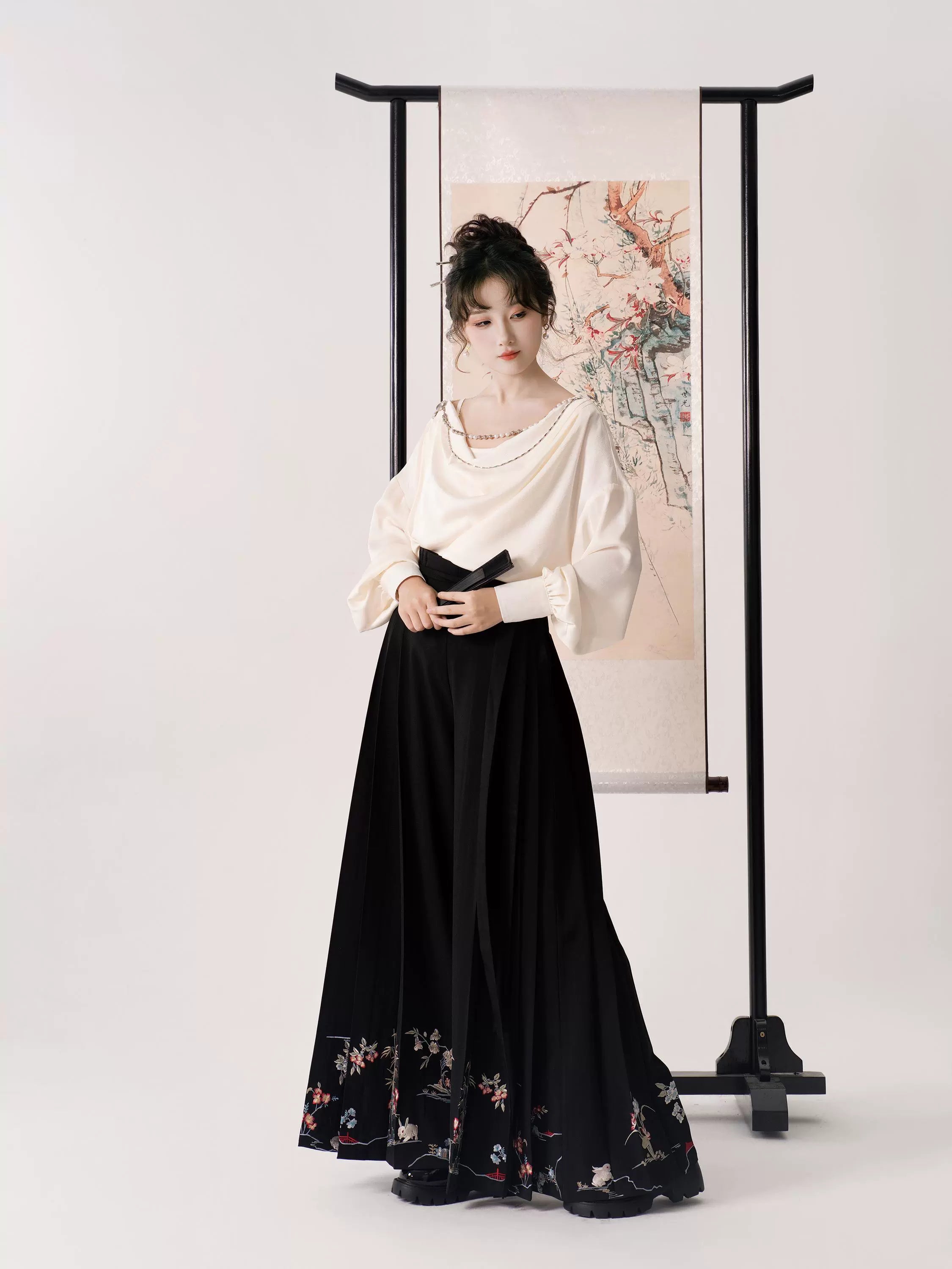 Whispers of Bloom – Floral Crane Set with Horse-Face Pants | Han-Inspired Spring-Autumn Wear