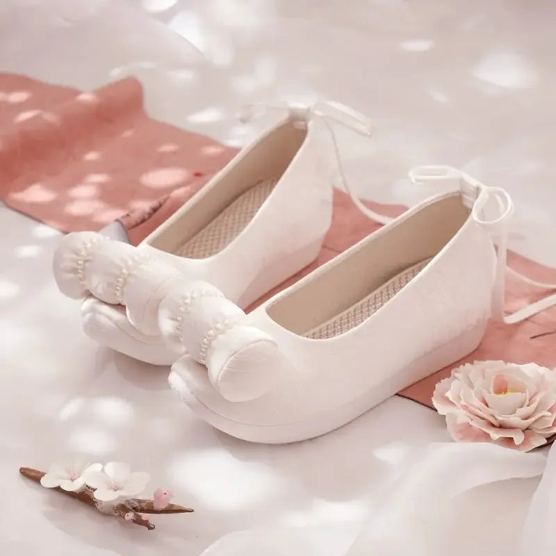 White Hanfu Shoes – Women's Tang-Style Green Cloud-Toe Shoes with Subtle Pattern - Yandan_Hanfu