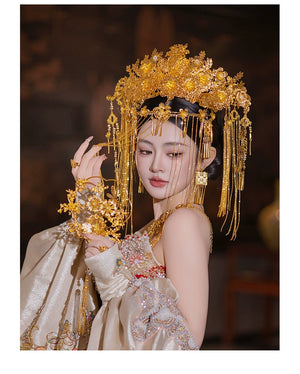 Bride posing in golden floral headdress with matching accessories, ideal for traditional Chinese wedding hair styling.