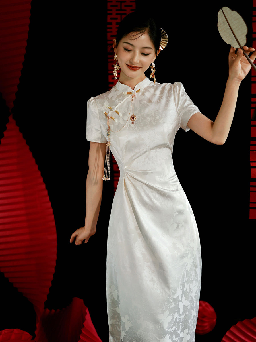 Vestido de novia estilo cheongsam de jacquard blanco "Mariposa Cometa" para brindis y compromiso.