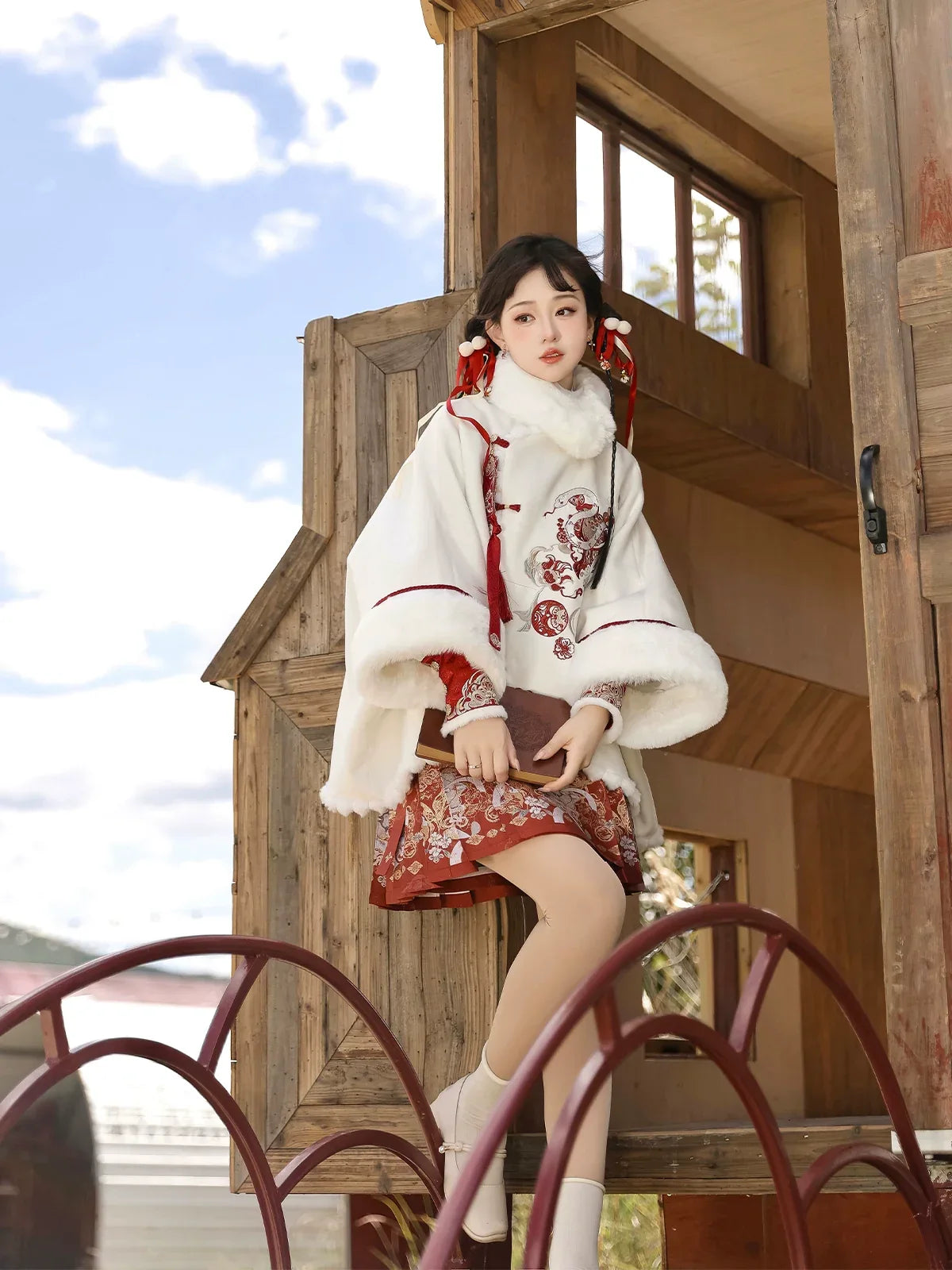 “Serpent Drum” – Modern Hanfu Autumn/Winter Set | Coat & Ma Mian Skirt - Yandan_Hanfu