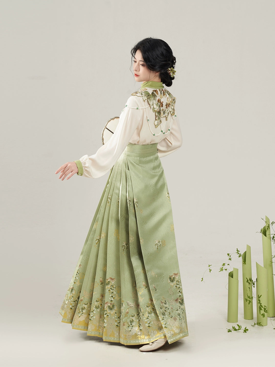 Sunshine Rose – Ming-Style Modern Hanfu Set | Embroidered Cloud-Shoulder Blouse & Floral Ma Mian Skirt