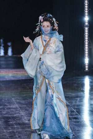 "Listening to Rain in the Misty Mountains" – Ombre Embroidered Hanfu Robe | Showpiece Inspired by the Warring States - Yandan_Hanfu