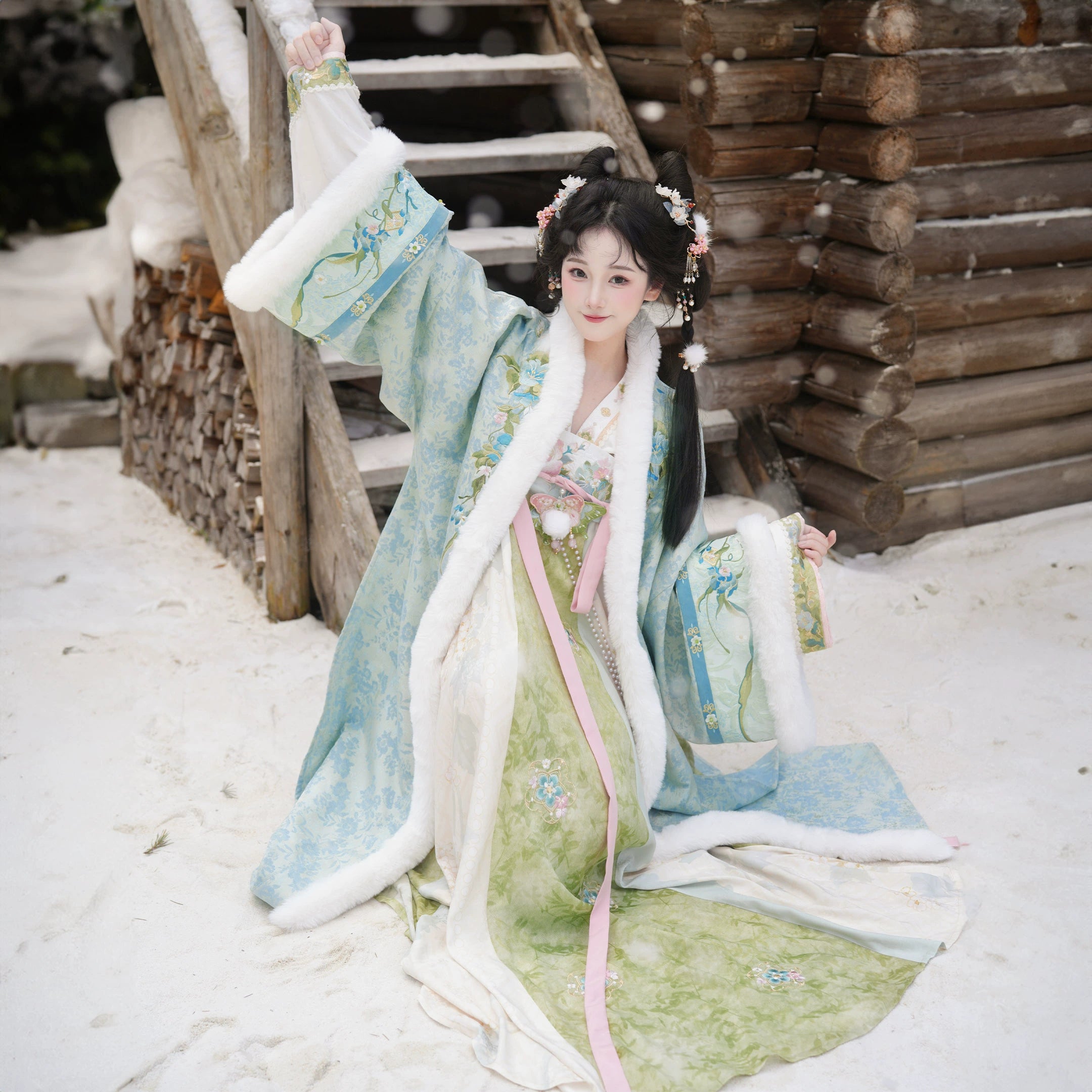 Verdant Atelier – Winter Tang-Style Hanfu Set with Cloak, Cross-Collar Top & Qi-Chest Skirt