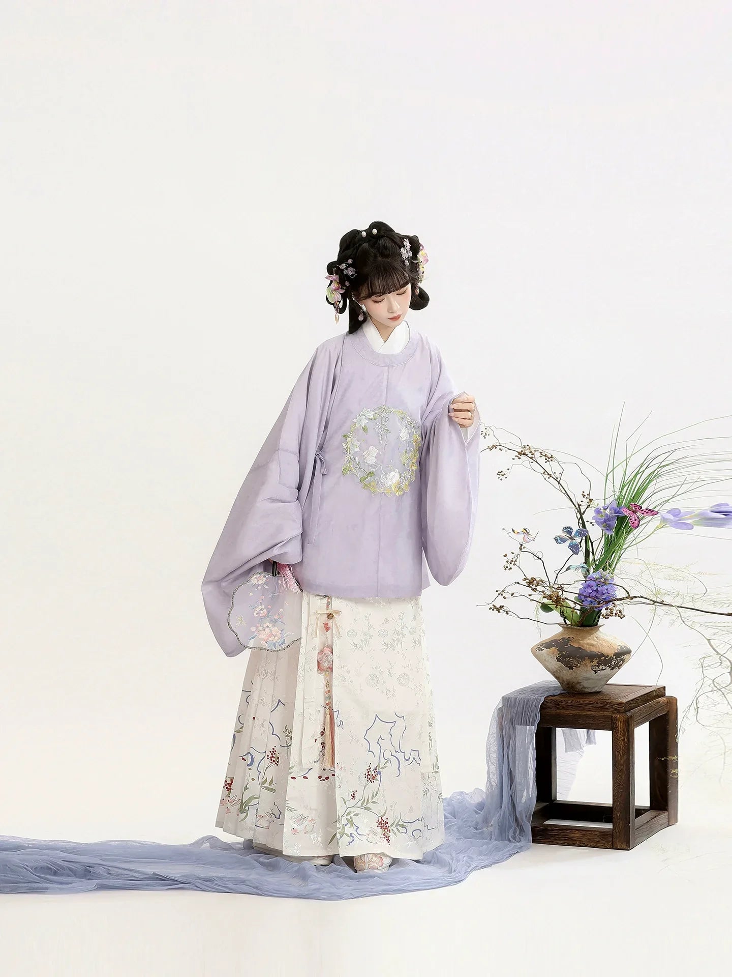 “Moonlit Blossom” Ming-Style Hanfu for Women – Embroidered Round-Collar Top & Mamian Skirt, Autumn/Winter - Yandan_Hanfu