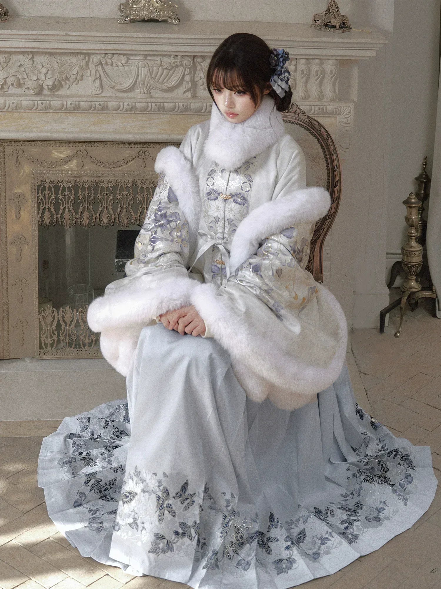 “Snowlit Clouds” – Winter Ming-Style Hanfu Set | Fur-Lined Cross-Front Jacket & Ma Mian Skirt - Yandan_Hanfu
