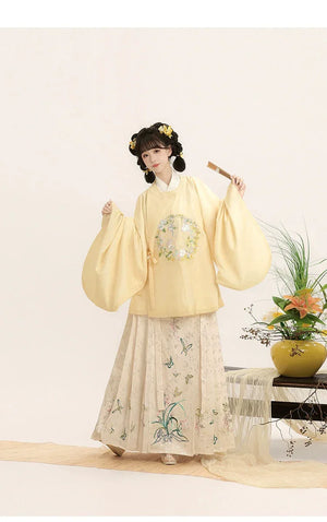 “Moonlit Blossom” Ming-Style Hanfu for Women – Embroidered Round-Collar Top & Mamian Skirt, Autumn/Winter - Yandan_Hanfu
