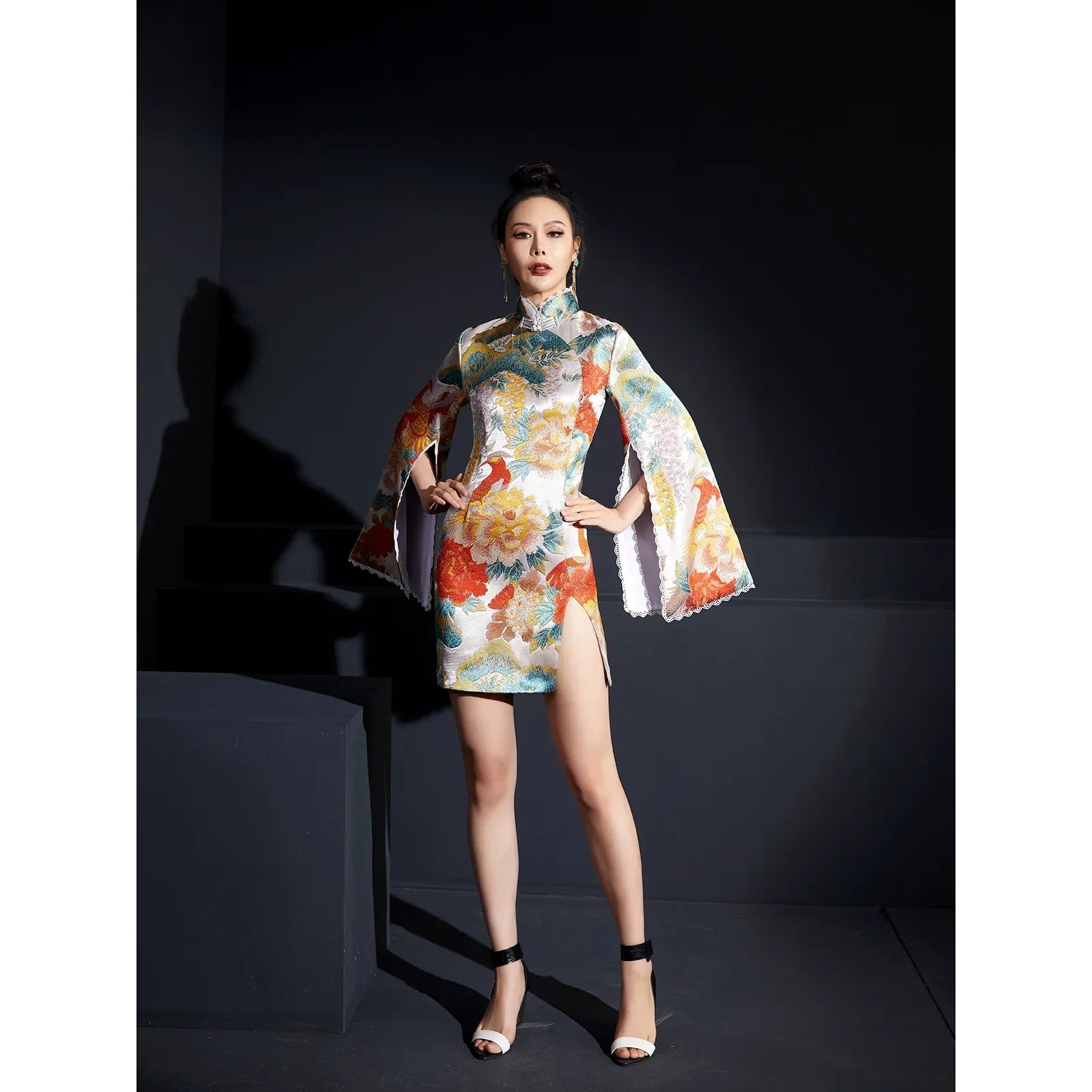 Phoenix jacquard, stand-up collar disc-buckled split cheongsam - Yandan_Hanfu