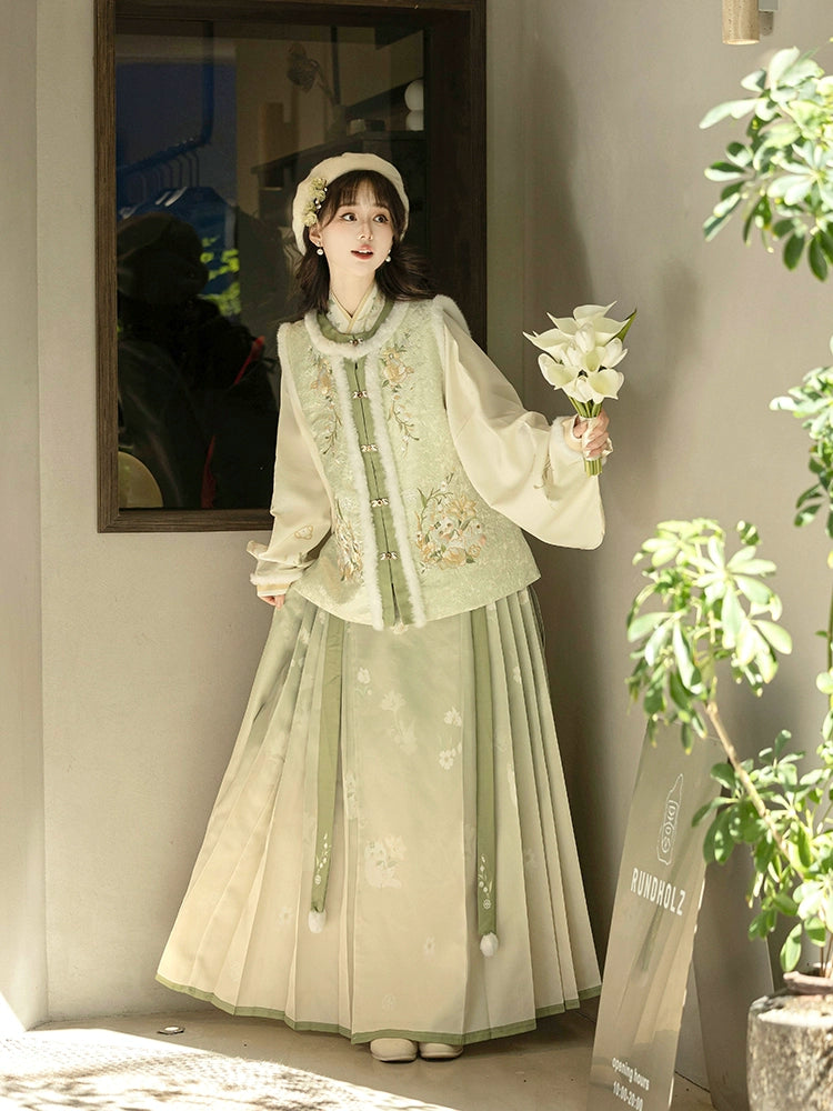 “Meow Meow” – Cozy Ming-Style Hanfu Set with Embroidered Bijia & Mamian Skirt (Winter)