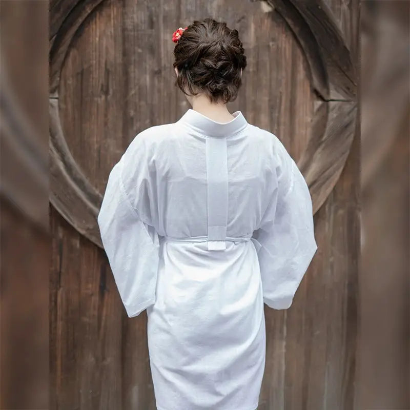 Women's Yukata Kimono in white with feather weaving, featuring a traditional design and elegant fit. Ideal for a classic Japanese-inspired look.