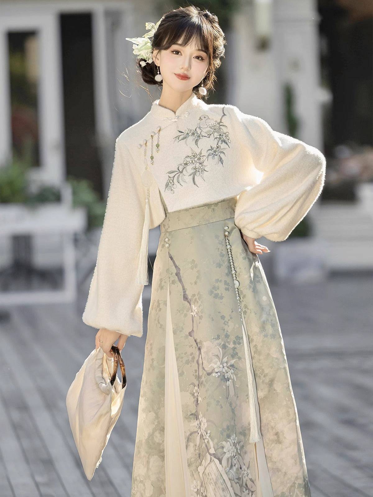 Lixiang leads to Hanfu women's Han elements Chinese style new Chinese top dress set in soft cream and green tones, ideal for spring and autumn wear.