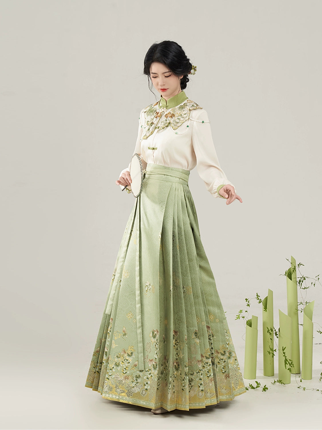 Sunshine Rose – Ming-Style Modern Hanfu Set | Embroidered Cloud-Shoulder Blouse & Floral Ma Mian Skirt