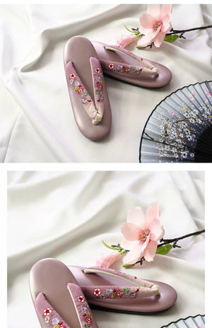 Soft pink Japanese kimono slippers with red floral embroidery and gradient herringbone straps. A beautiful complement to traditional attire.