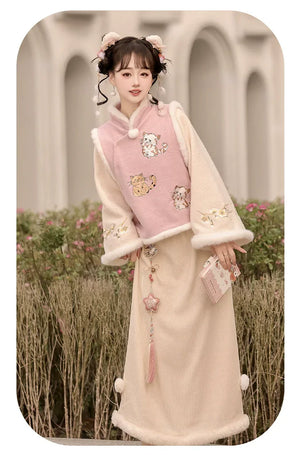 Raccoon Embroidered Hanfu Vest Set for Women – Short Vest with New Chinese Style Lantern Pants & Qipao Skirt, Autumn/Winter Outfit - Yandan_Hanfu