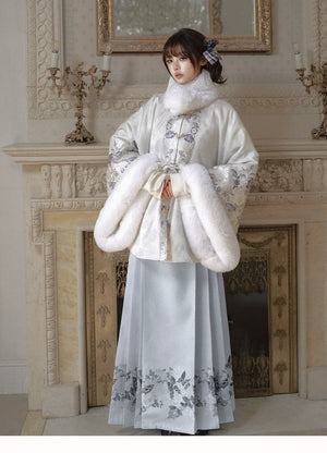 “Snowlit Clouds” – Winter Ming-Style Hanfu Set | Fur-Lined Cross-Front Jacket & Ma Mian Skirt - Yandan_Hanfu