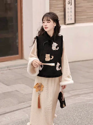 Raccoon Embroidered Hanfu Vest Set for Women – Short Vest with New Chinese Style Lantern Pants & Qipao Skirt, Autumn/Winter Outfit - Yandan_Hanfu