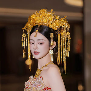 Elegant side profile of bride in golden curtain headdress with floral and tassel accents, suited for Chinese wedding accessories.
