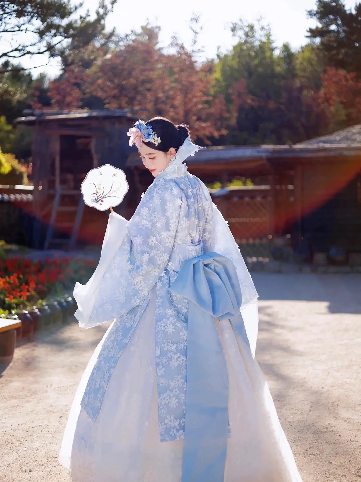 White&Blue Hanbok Palace Style Dress – Luxury Korean Bridal & Photography Outfit for Autumn/Winter