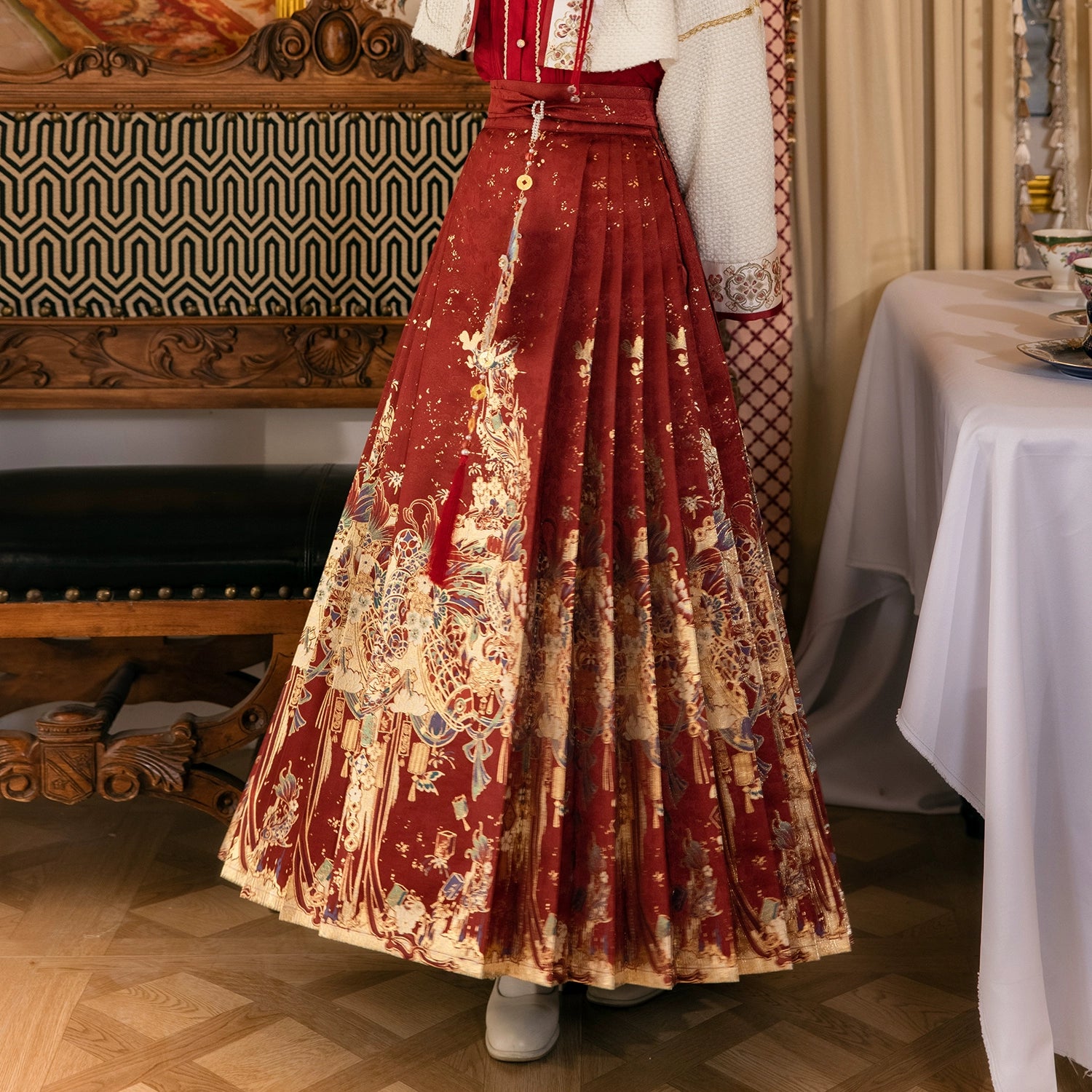 Lantern Banquet Red Hanfu Set – Women's Wedding Outfit with Woven Gold Mamian Skirt, New Chinese Style