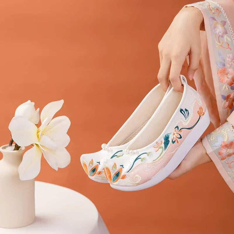 Orange&White Hanfu shoes, pearl upturned, retro embroidery with ancient embroidered shoes, women's ancient style shoes - Yandan_Hanfu