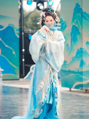"Listening to Rain in the Misty Mountains" – Ombre Embroidered Hanfu Robe | Showpiece Inspired by the Warring States - Yandan_Hanfu