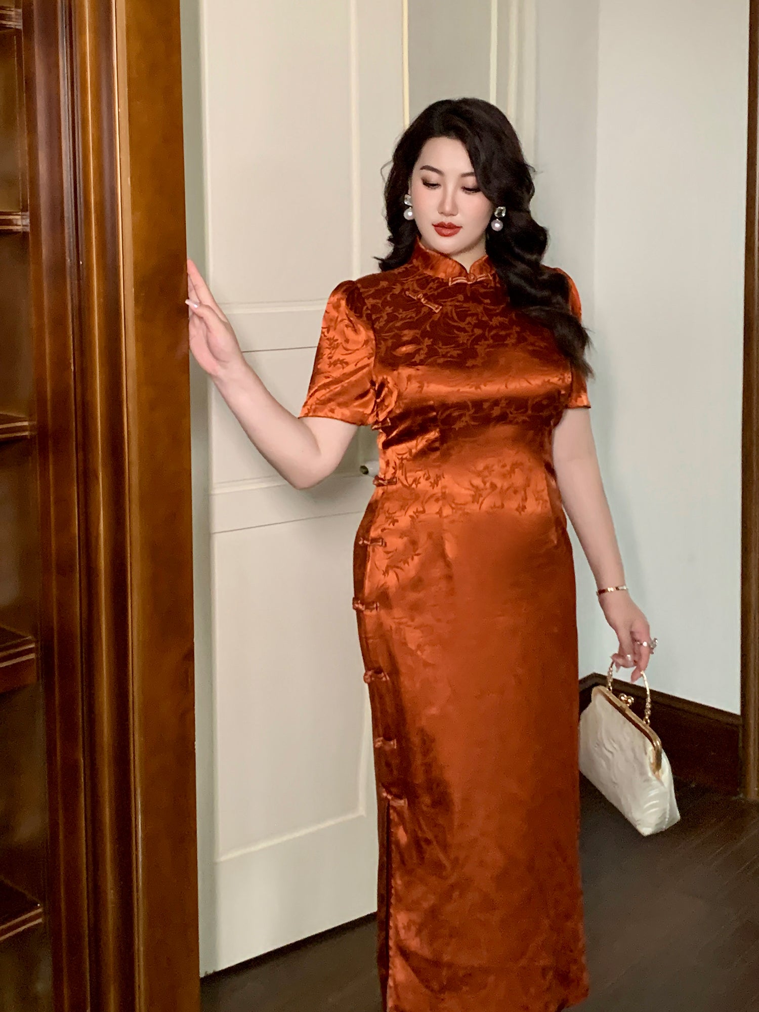 Oranges kurzärmliges Cheongsam/Qipao in Übergröße