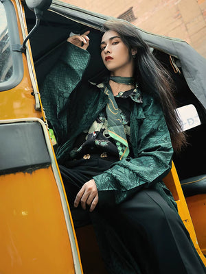 Elevate your style with our Tang Dynasty-inspired Round Collar Robe Hanfu. Crafted with attention to detail, this modern interpretation features a stylish round collar and half-arm design, perfect for men and women alike. Explore the timeless charm of ancient Chinese fashion with our green Hanfu ensemble.