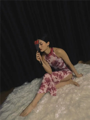 Elegant Sleeveless Red Floral Cheongsam – Modern Chinese-Style Vintage Long Qipao Dress - Yandan_Hanfu
