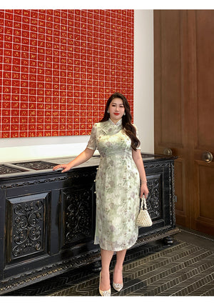Elegant plus size green qipao dress with floral lace overlay and mandarin collar, perfect for modern Chinese-inspired fashion.